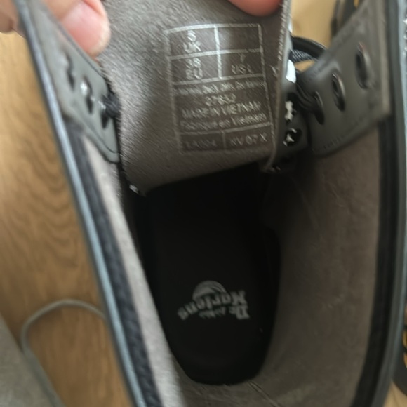 Doc Martens 1460 Lace-Up Boot
GREY LEOPARD, Size 5UK (7 Women New) - Picture 9 of 9